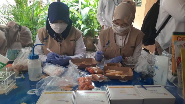 Pemeriksaan BPOM pada Makanan Kantin SMAN 103 TA 22/23